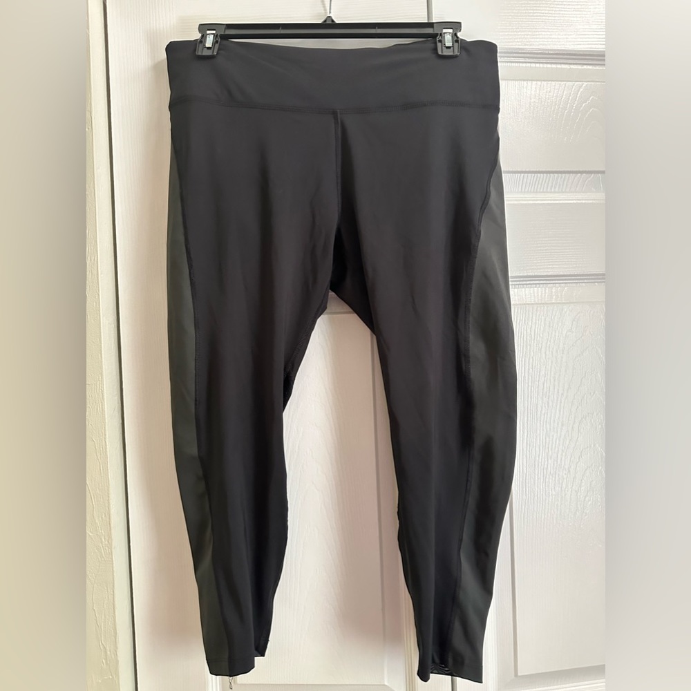 Women’s 2X Nike workout leggings. Slightly worn.